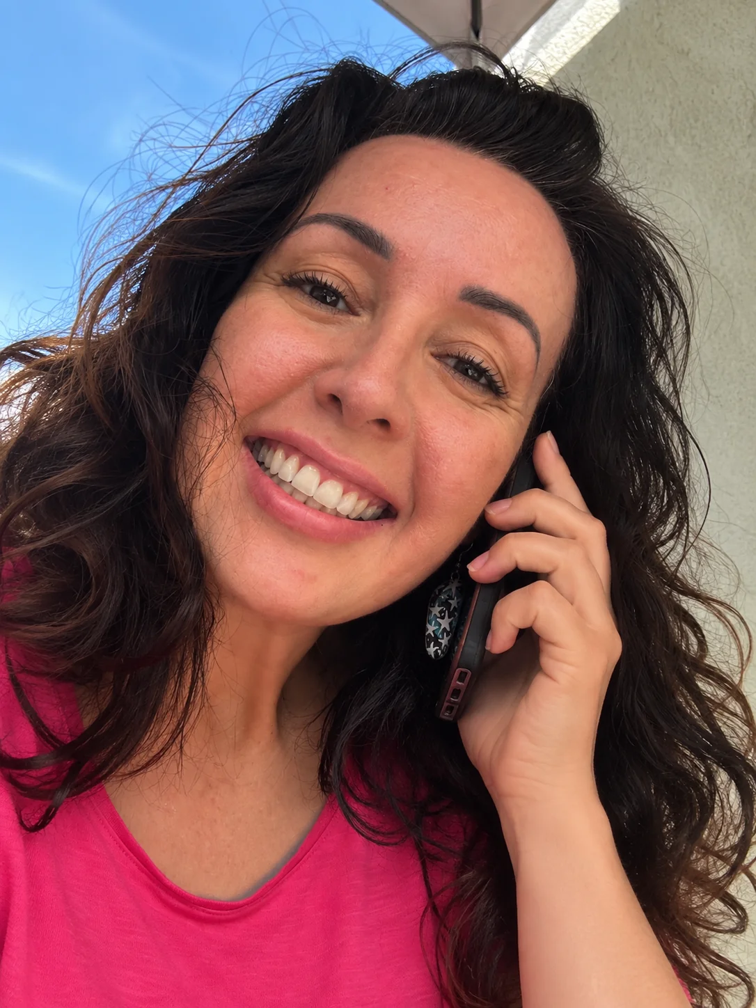 Leila Lobbardi au téléphone